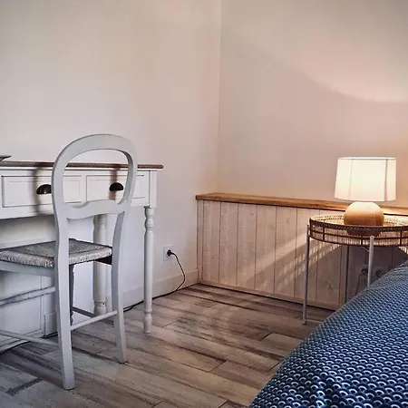 Indépendant Dans Entre Et Maquis *