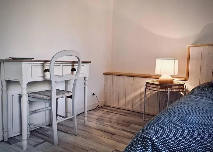 Indépendant Dans Entre Et Maquis *